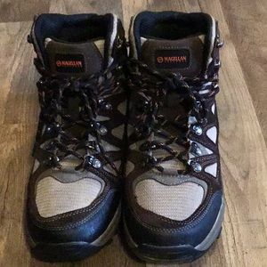 Outdoor boots